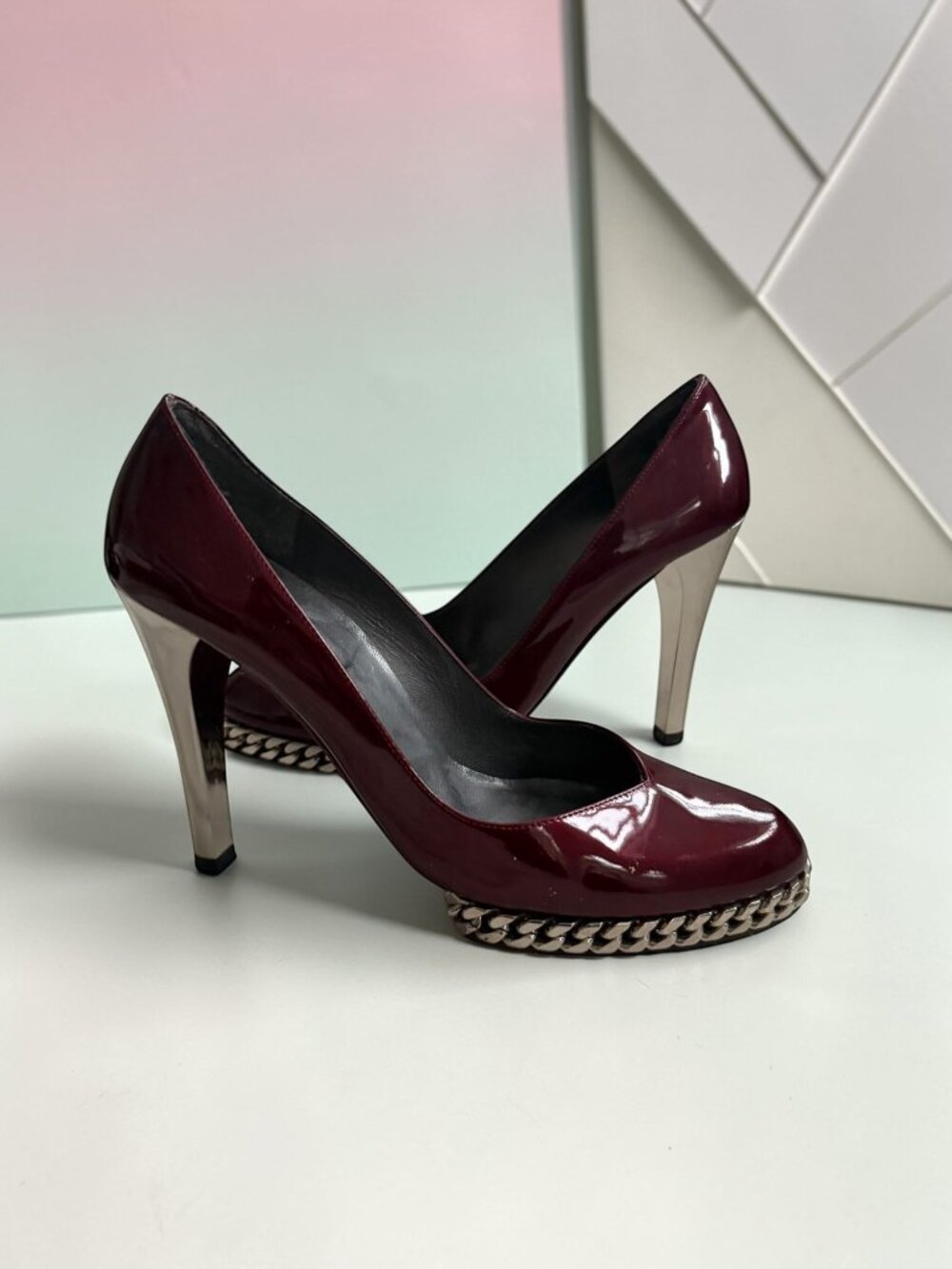 STUART WEITZMAN Plum Patent Leather Chain Detail Heels Size 7.5